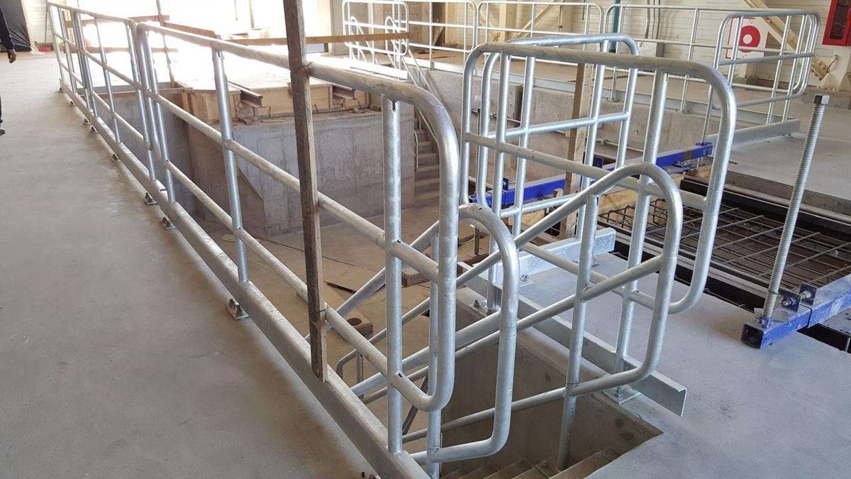 Barandas galvanizadas fabricadas e instaladas