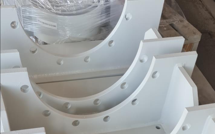 Soportes de piping tipo silleta fabricados y pintados