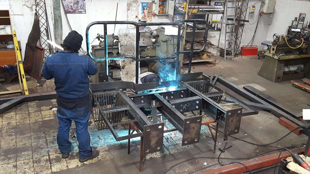 Fabricación y soldadura de estructuras en la maestranza de Cotecnica Chile